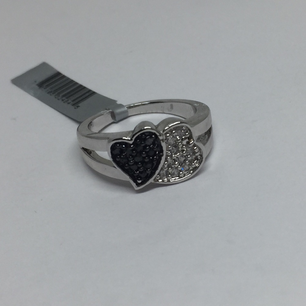 Sterling Silver Cubic Zirconia Ring - Picture 4 of 8